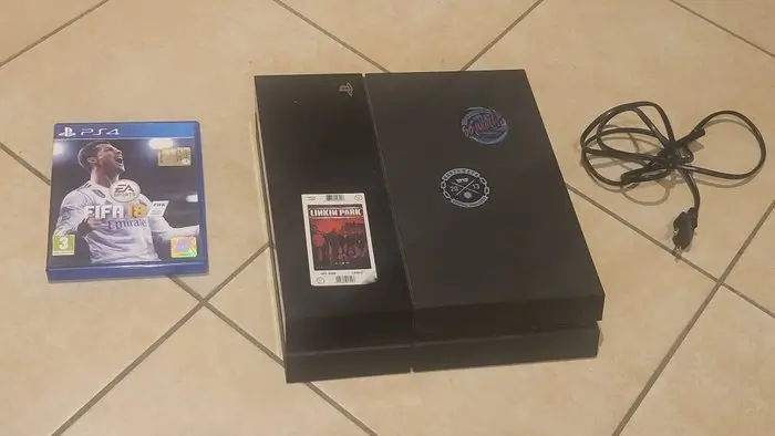 Sony - Playstation 4 (PS4) - PlayStation 4 - Video game console + games