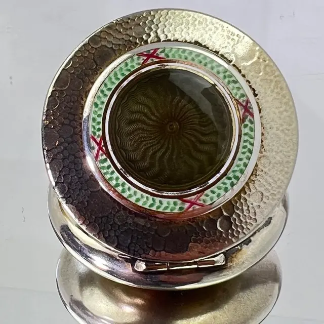 Box - trinket - guilloché - .800 silver - Art Deco hammered