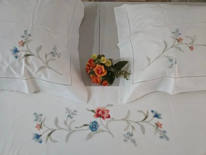 Set Lenzuola ricamate in puro cotone percalle Ricamo in...