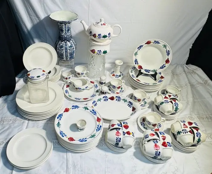 Royal Boch - Table service for 12 (88) - Porcelain
