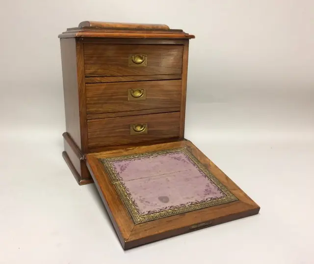 Writing table - Walnut
