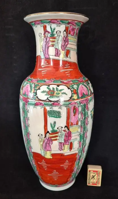 Vase - Porcelain - Canton Famille rose vase