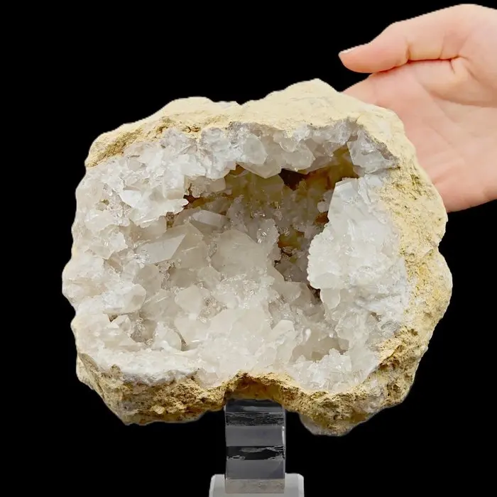 Splendid geode of Celestine and Quartz