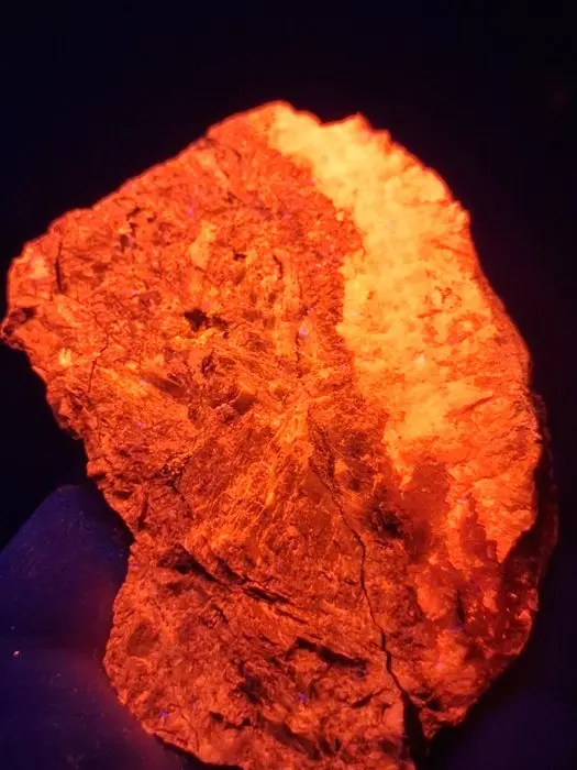 Rare Příbram calcite Fluorescent - Height: 10.5 cm - Width: 7.5 cm- 333 g