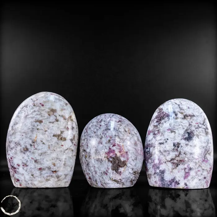Rhodonite in quartz free-form shapes set – Hand-polished...