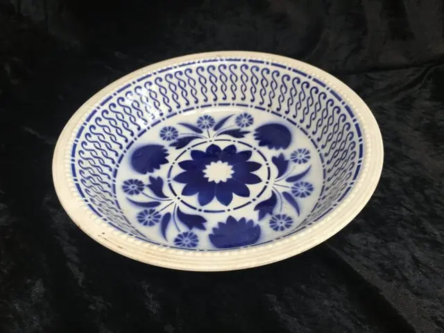 Boch Frères La Louvière - Onbekend - Vase - Earthenware