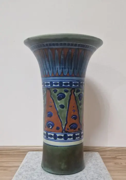 Plateelbakkerij Zuid-Holland - Vase - 0.82/4 - Faience. - Monumental Gouda Vase