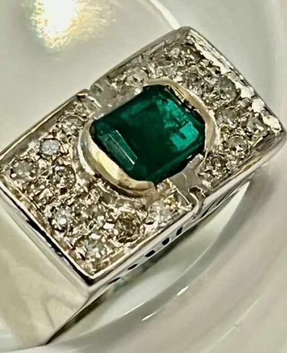 Statement ring - 18 kt. White gold - 1.15ct. tw. Emerald - Diamond