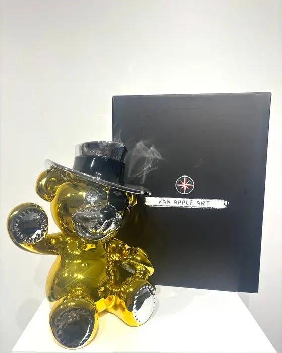 Van Apple - Bandit Bear
