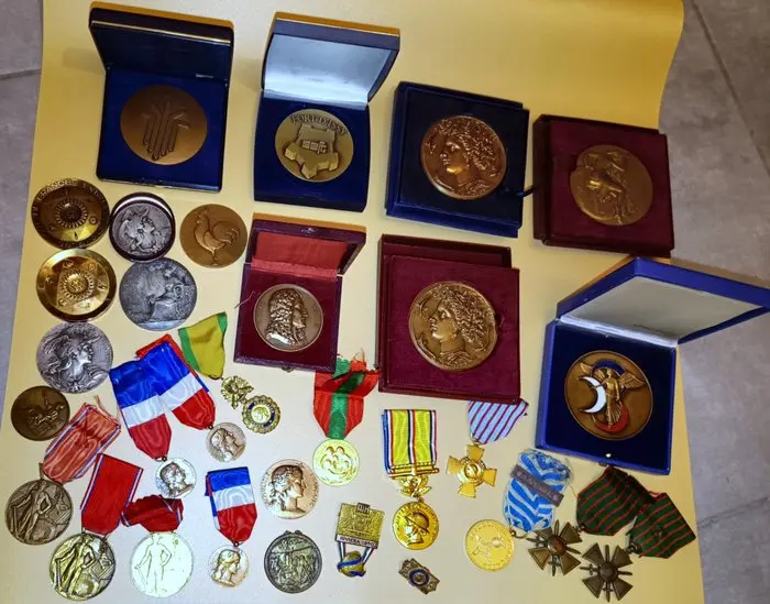 France - Administration - Military medal - Without...