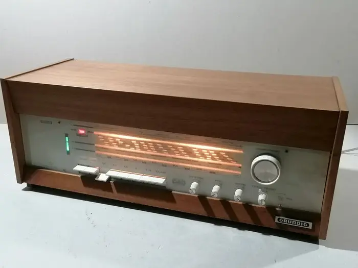 Grundig - Stereomeister 35 FM stéréo Tube radio