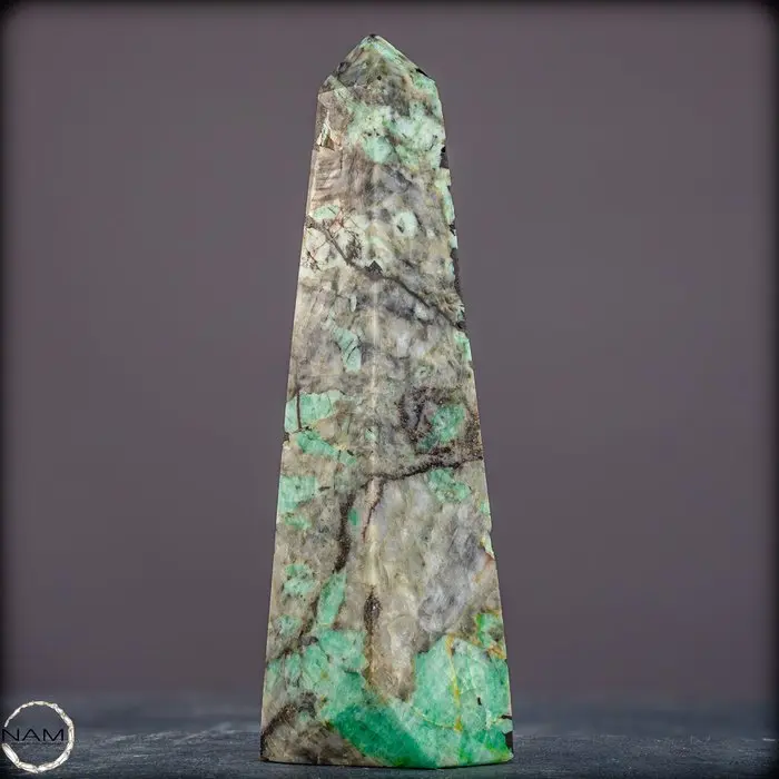 Natural Emerald Obelisk - Top quality- 487.35 g