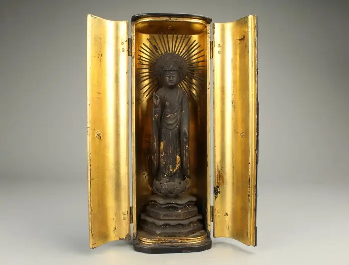 Amida Buddha - butsudan - Wood, Gilt, Lacquer - Japan - Meiji period