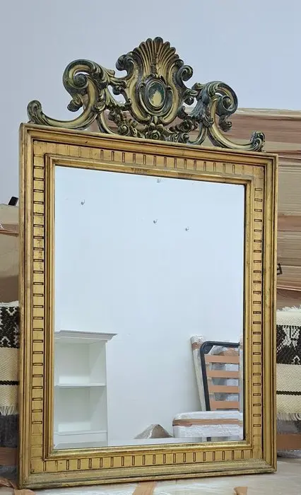 Wall mirror - Wood, Gold - Gilded Baroque wall mirror with a crest