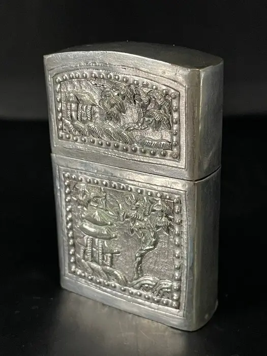Zippo - Briquet ZIPPO + FOURREAU/sur-étui décoratif...
