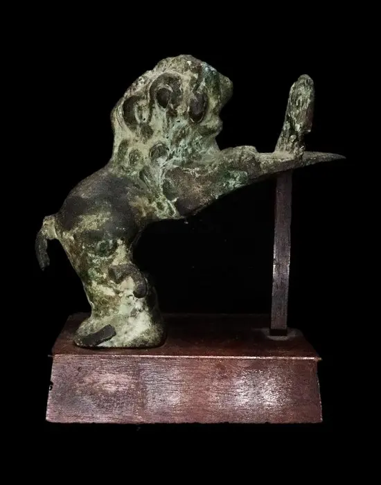 Ancient Roman - Bronze zoomorphic element in the shape of...