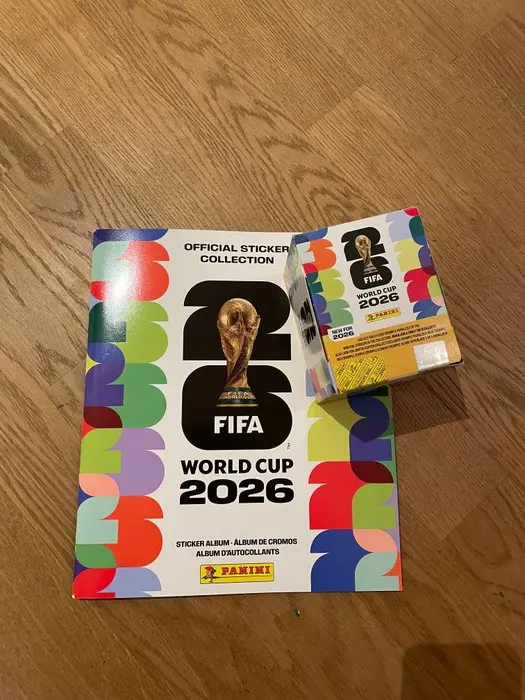 2026 Panini World Cup Stickers Gold Parallels Crumple Box + Album - Exklusive Online US Version Originalförpackning - 1 Box - Nyskick