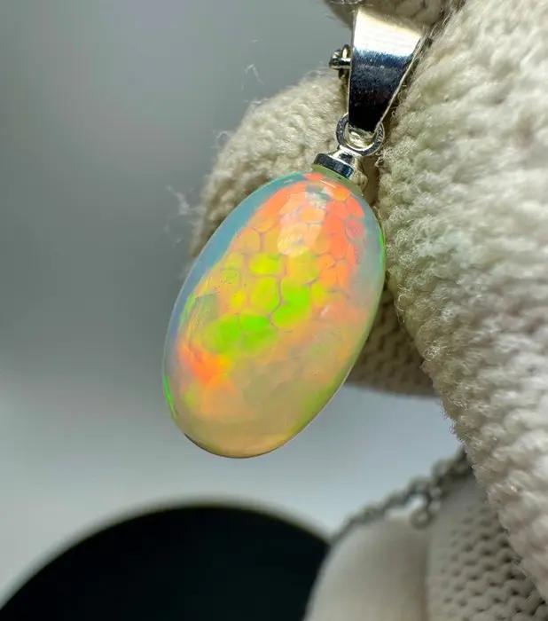 Opal Pendant - Height: 22 mm - Width: 9 mm- 0.92 g - (1)