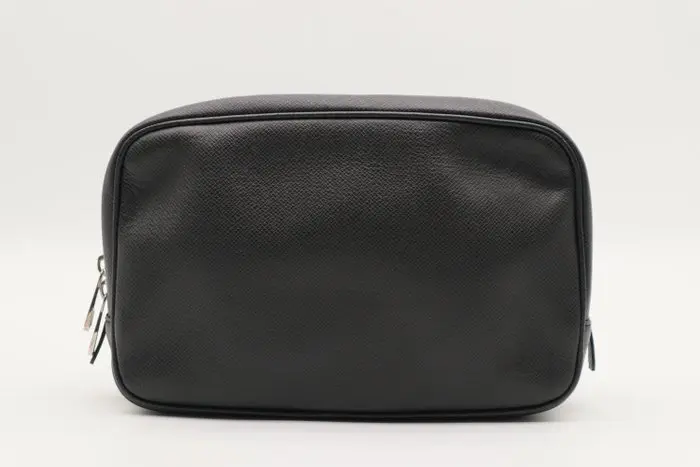 Louis Vuitton - Trousse Taiga - Very Good Condition - Handbag
