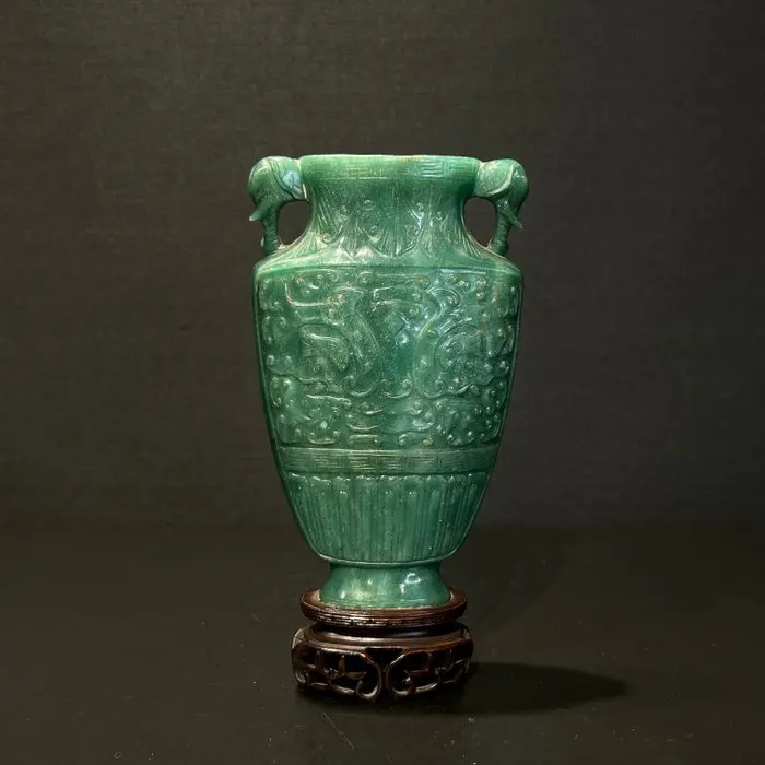 Vase - jadeite
