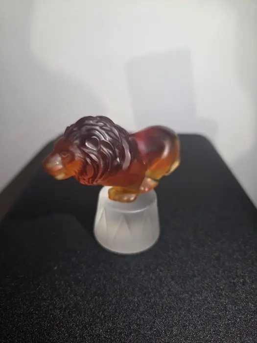 Circus lion of the Royal Crystal Glassworks of Champagne...