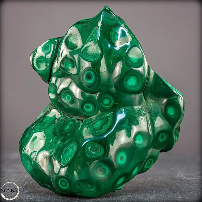Malachite Freeform – Expressive natural art in intense green