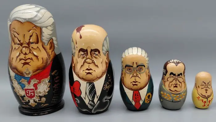 Figurine - Zeldzame Politieke 'Auteurs-Matroesjka' (5) – Vanya Fryazin – Moskou