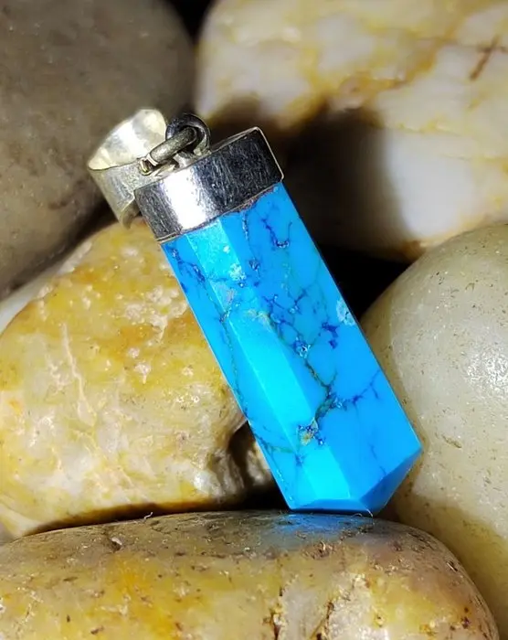 Turquoise Pendant - High Quality - 10.95 Cts - No Reserve Price- 2.18 g