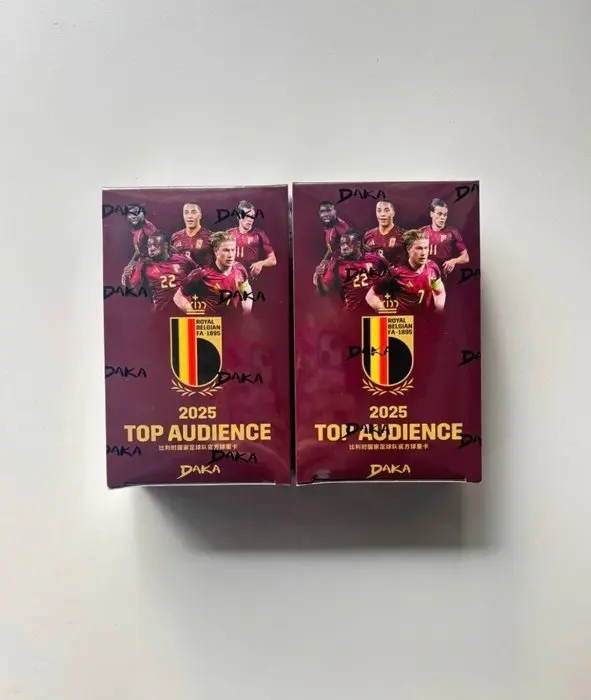 2024/25 DAKA Belgium 2024-2025 Top Audience Kevin De Bruyne Hazard Lukaku Carta autografata, Carta memorabilia, Carta parallela, Carta rookie, Carta serializzata, Edizione limitata, Edizione originale, Foil, Patch card, Rookie Patch Auto - 2 Sealed box - Near Mint (NM)