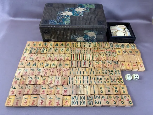 Board game - Antiek MahJong spel - metal, wood, bone