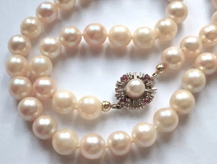String of beads Akoya pearls 67 cm long - 14 kt white...