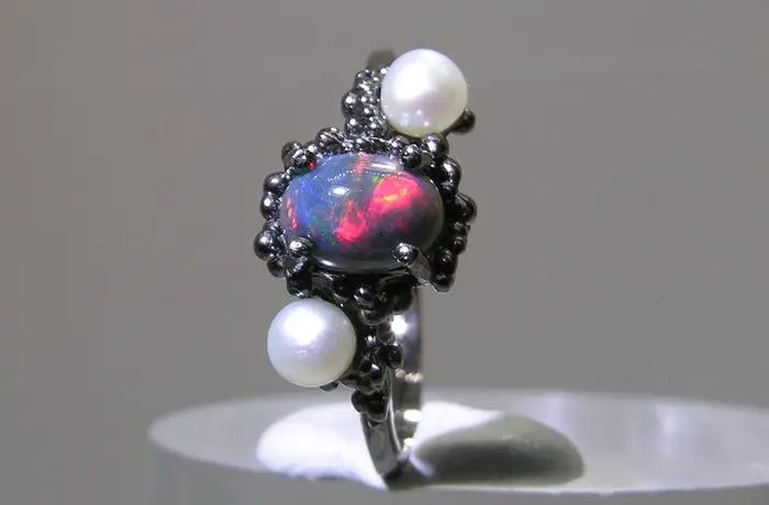 Opal Ring - Height: 23.9 mm - Width: 19.9 mm- 2.4 g