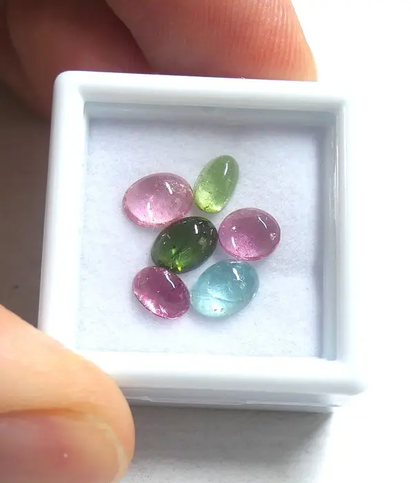 Lot - TOURMALINE - 100 % NATURAL Cabochon- 0.9 g - (6)