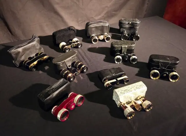 10 theater binoculars with cases - Mother-of-Pearl