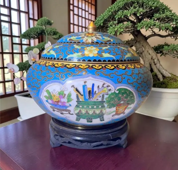 Large cloisonné enamel lidded pot with a decoration of scholar's objects