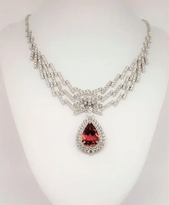 Necklace with pendant - 18 kt