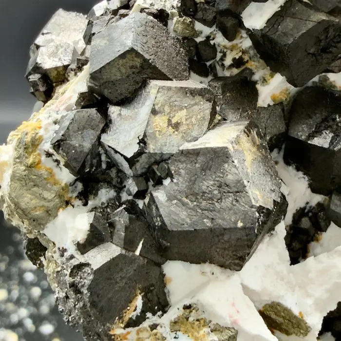 Magnetite Rough - Height: 15 cm - Width: 11 cm- 1810 g - (1)