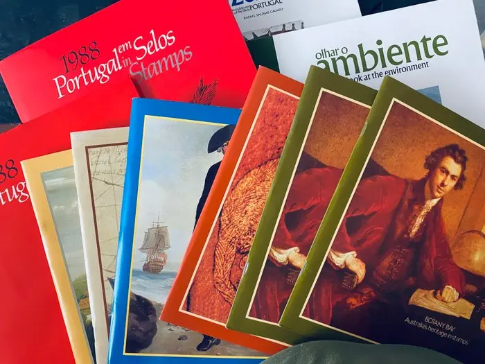 World - Batch of mint-condition editions in Books Australia + Portugal
