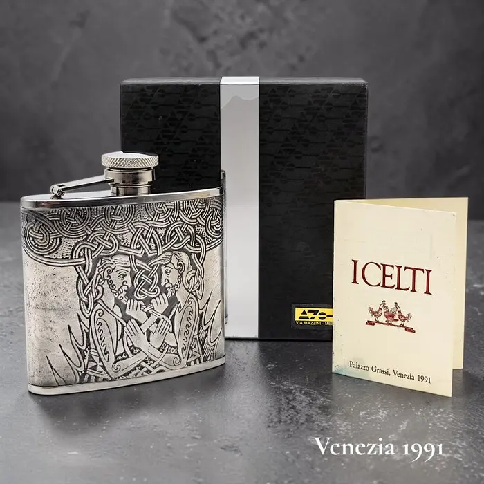 Rarità da Collezione: Fiaschetta d'Arte in Peltro "I...