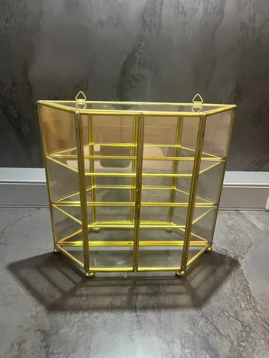 Display cabinet - Glass, brass and mirror