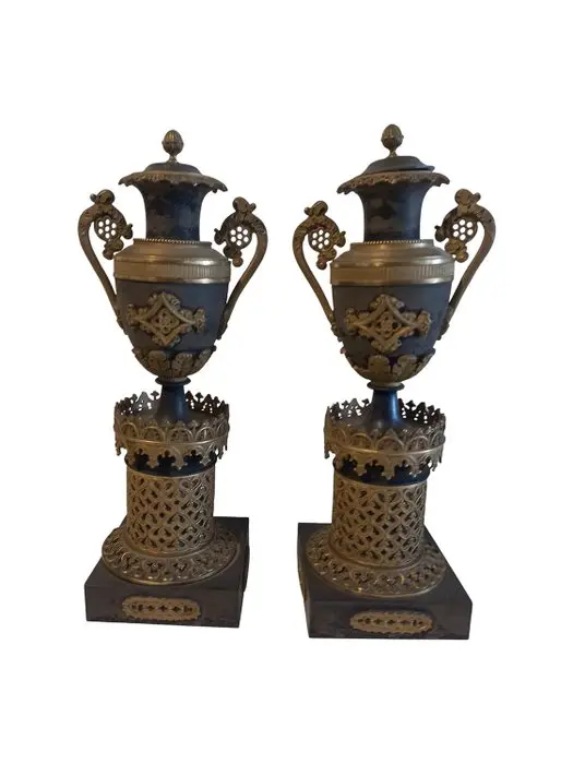 Candeliere (2) - Bronzo - H : 32 cm