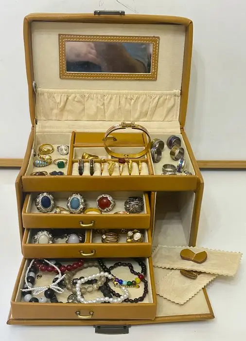 Themed collection - A great collection of bracelets and...