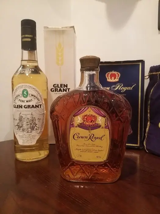 Glen Grant 1982 5yo + Crown Royal 1976 - 1 Litre, 75cl - 2 bottles