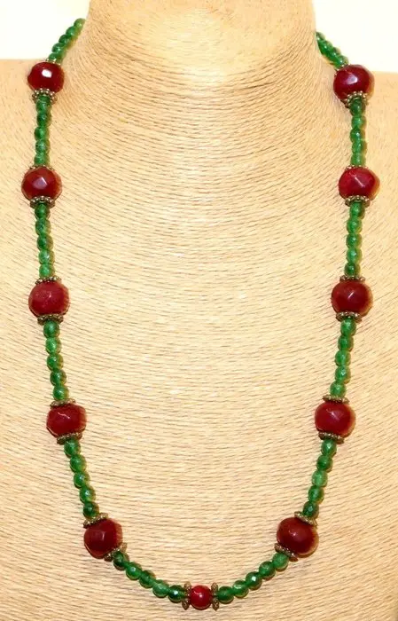 Really nice necklace handmade ruby and green onyx beads - 355 Cts