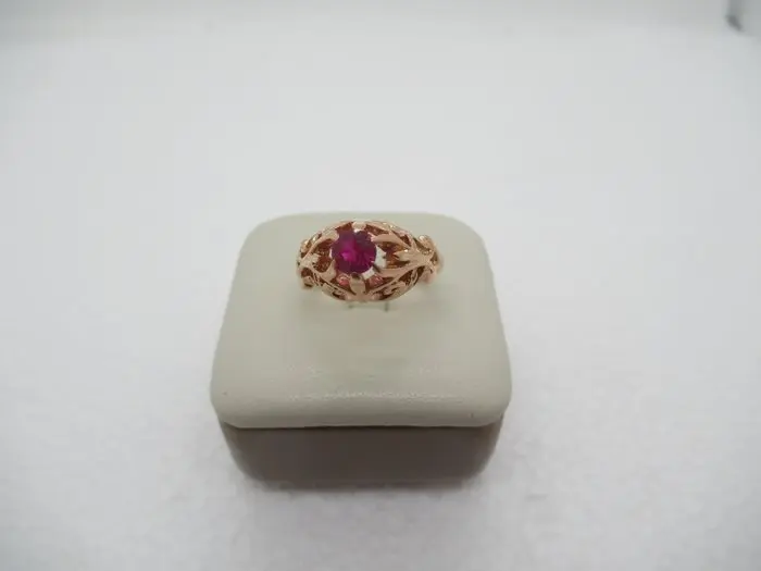 Ring - 14 kt. Yellow gold - 0.60ct. tw. Spinel