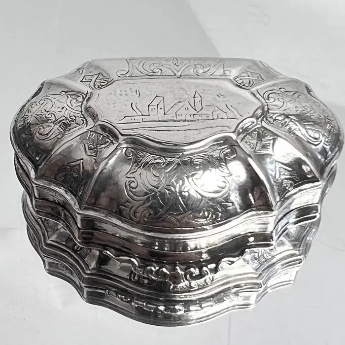 Box - Exotic scene Cherub/Lion - .800 silver - Snuff - Trinket Jewellery