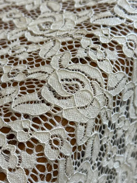 Panel - White silk-blend macramé lace panel. - silk blend
