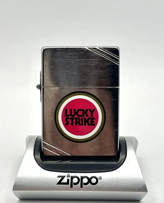 Zippo - Lucky Strike "1935 Replica" Brushed Chrome...