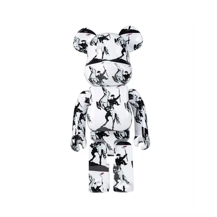 Banksy (1974) - Bearbrick 1000% Banksy Brandalism - HIGHWAYMAN