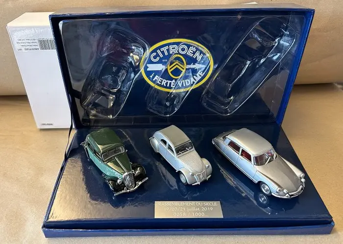 Norev 1:43 - Model car - Citroën Traction, 2 CV, DS19 - Made in China
